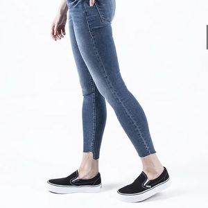 NWOT Frame | Le Skinny De Jeanne Size 26